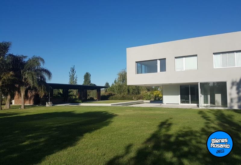 Casas - Funes -  Alquiler