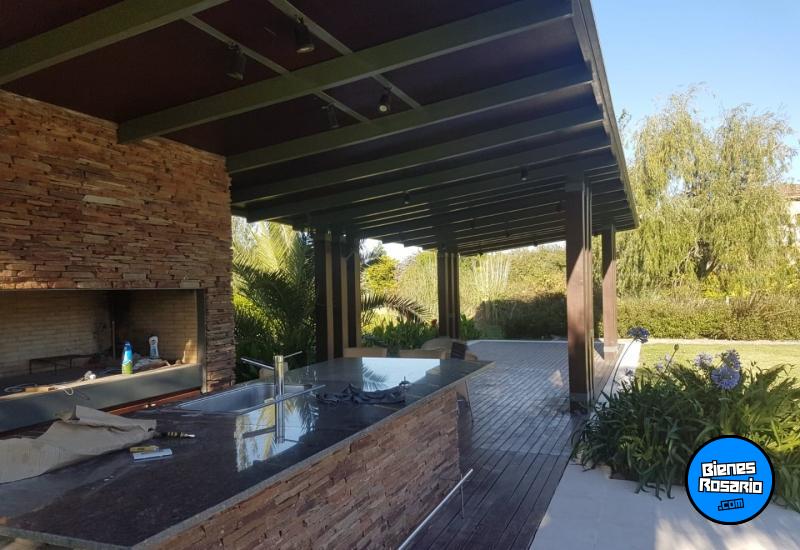 Casas - Funes -  Alquiler