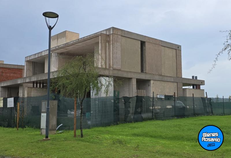Casas - Funes - Venta