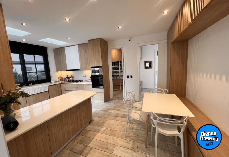 Casas - Funes - Venta