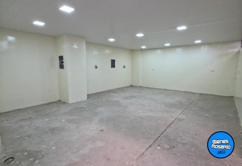 Galpones / Dep贸sitos - Roldan -  Alquiler