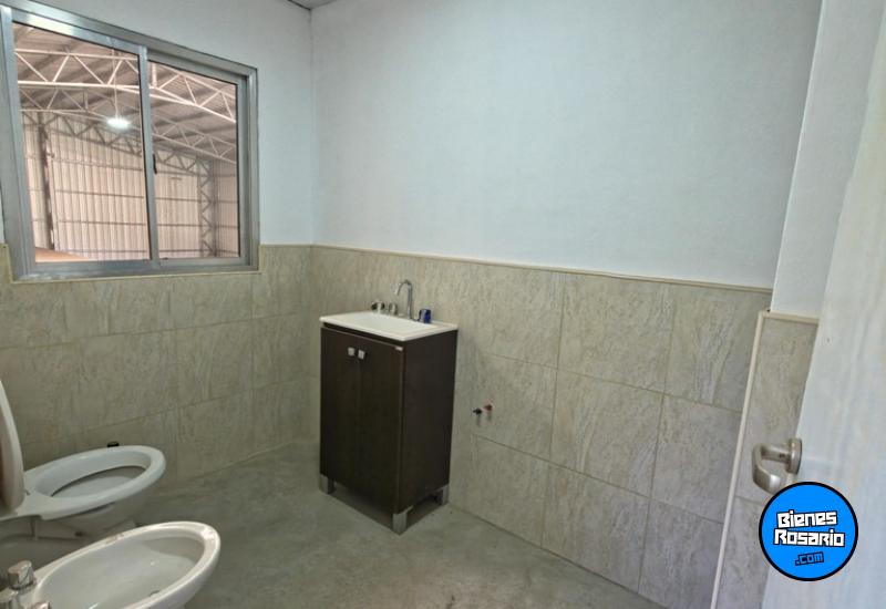 Galpones / Dep贸sitos - Roldan - Alquiler