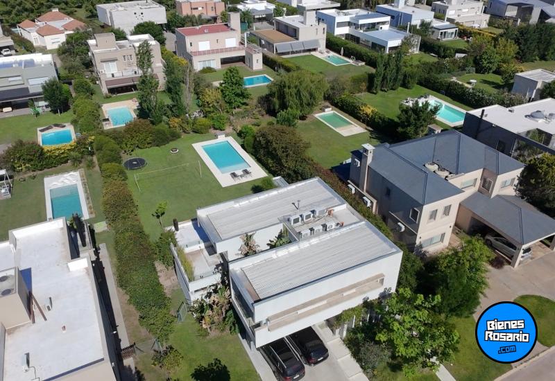 Casas - Funes -  Alquiler