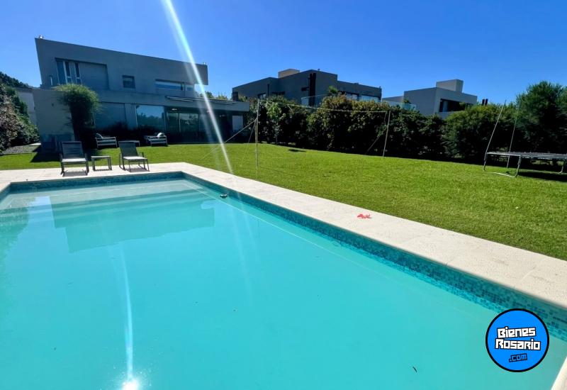 Casas - Funes -  Alquiler