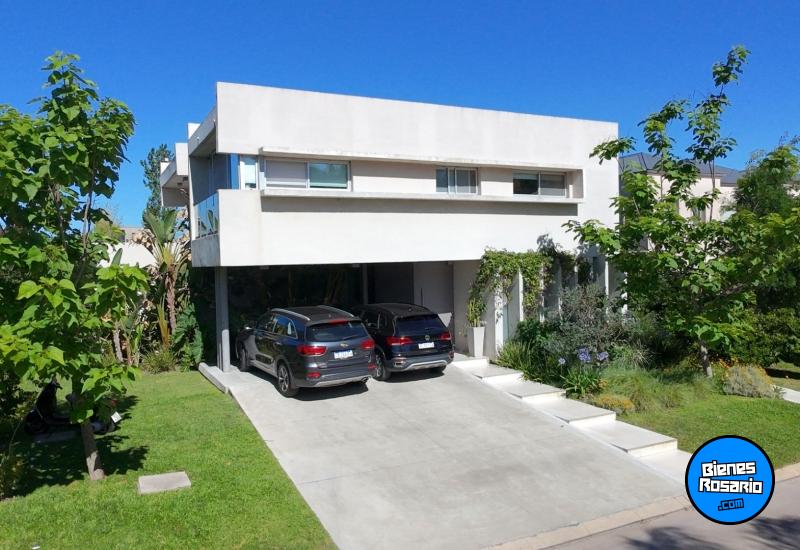 Casas - Funes -  Alquiler