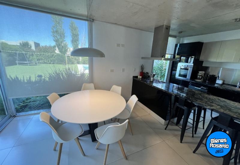 Casas - Funes -  Alquiler