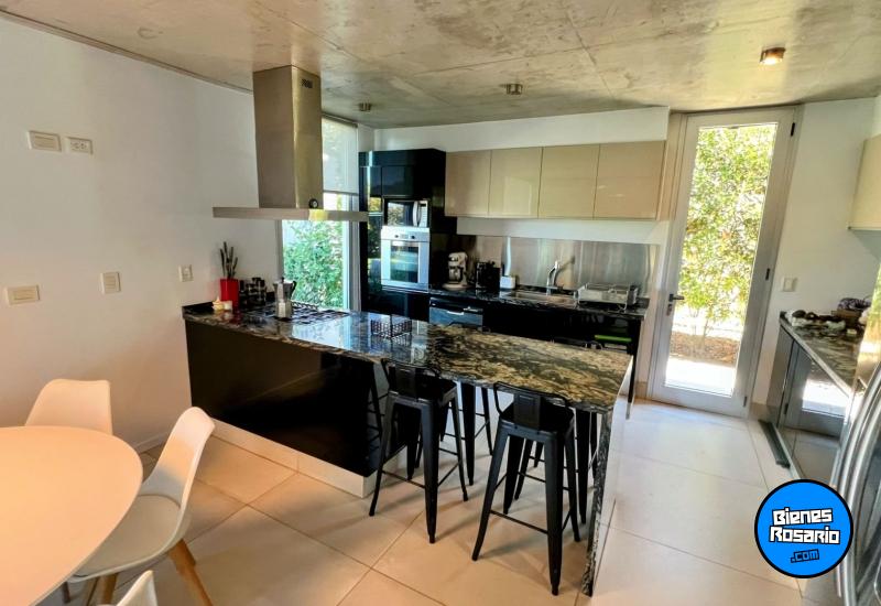 Casas - Funes -  Alquiler