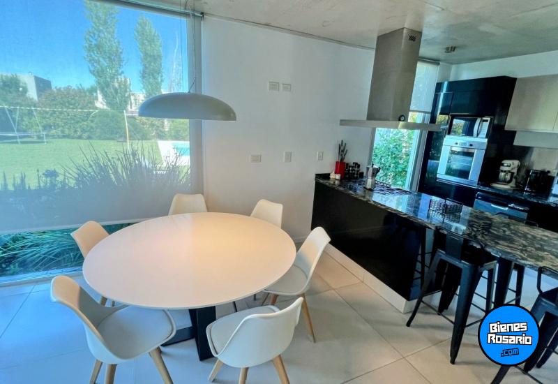 Casas - Funes -  Alquiler