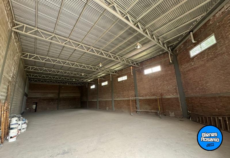 Galpones / Depósitos - Roldan - Venta