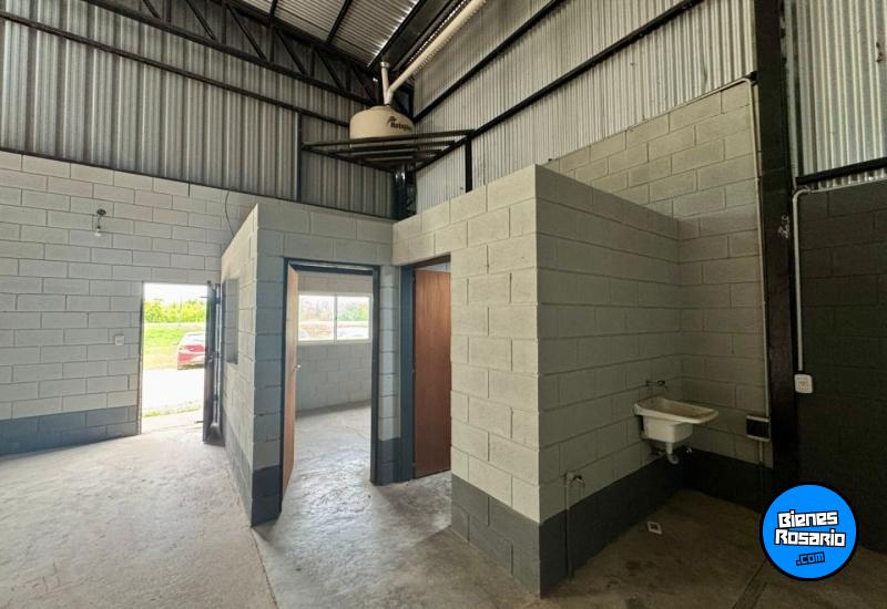 Galpones / Depósitos - Roldan - Venta