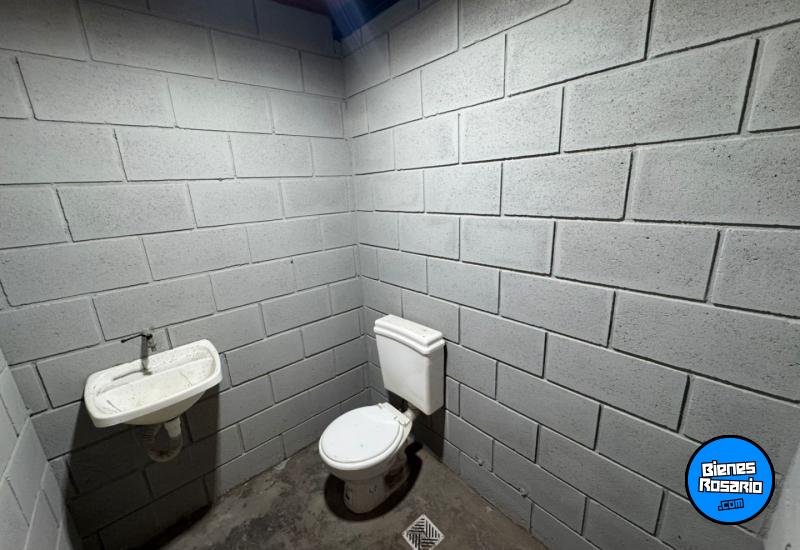 Galpones / Depósitos - Roldan - Venta