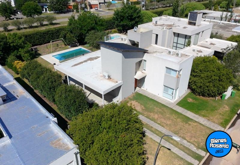 Casas - Funes -  Alquiler