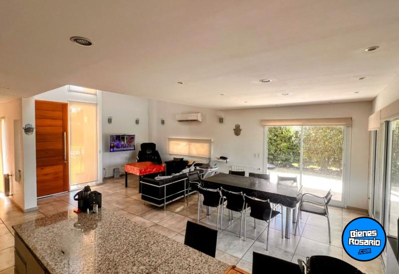 Casas - Funes -  Alquiler