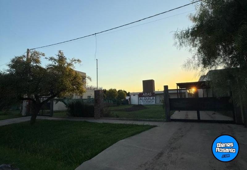 Casas - Funes -  Alquiler